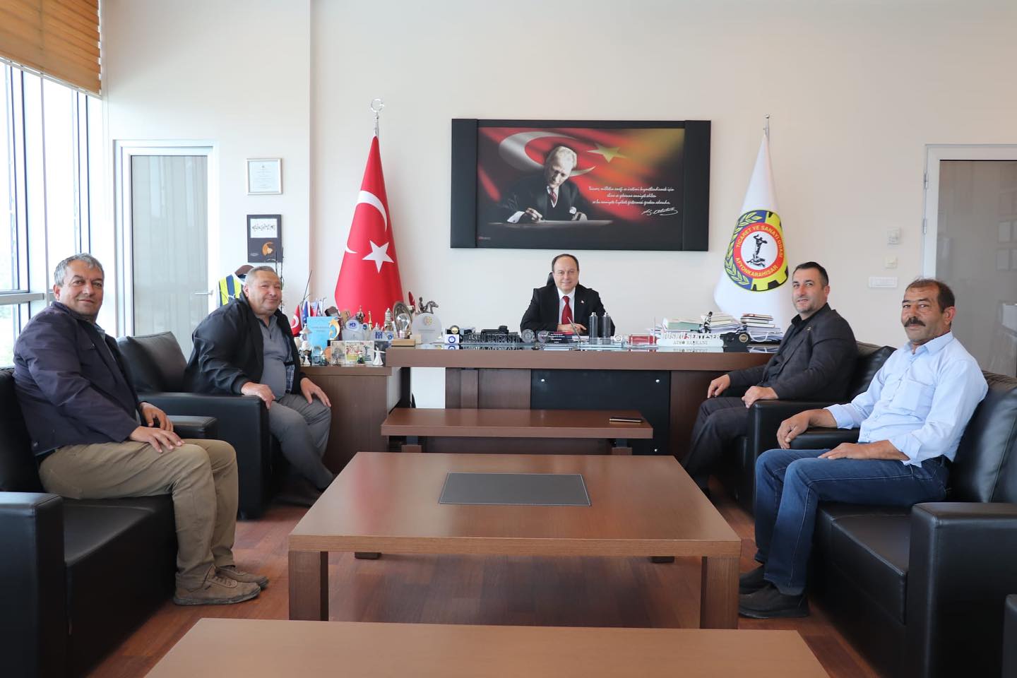 Belediye Başkanı Mustafa Demiray ve Meclis Üyeleri Sanayi ve Ticaret Görüşmeleri İçin Ziyaret Gerçekleştirdi