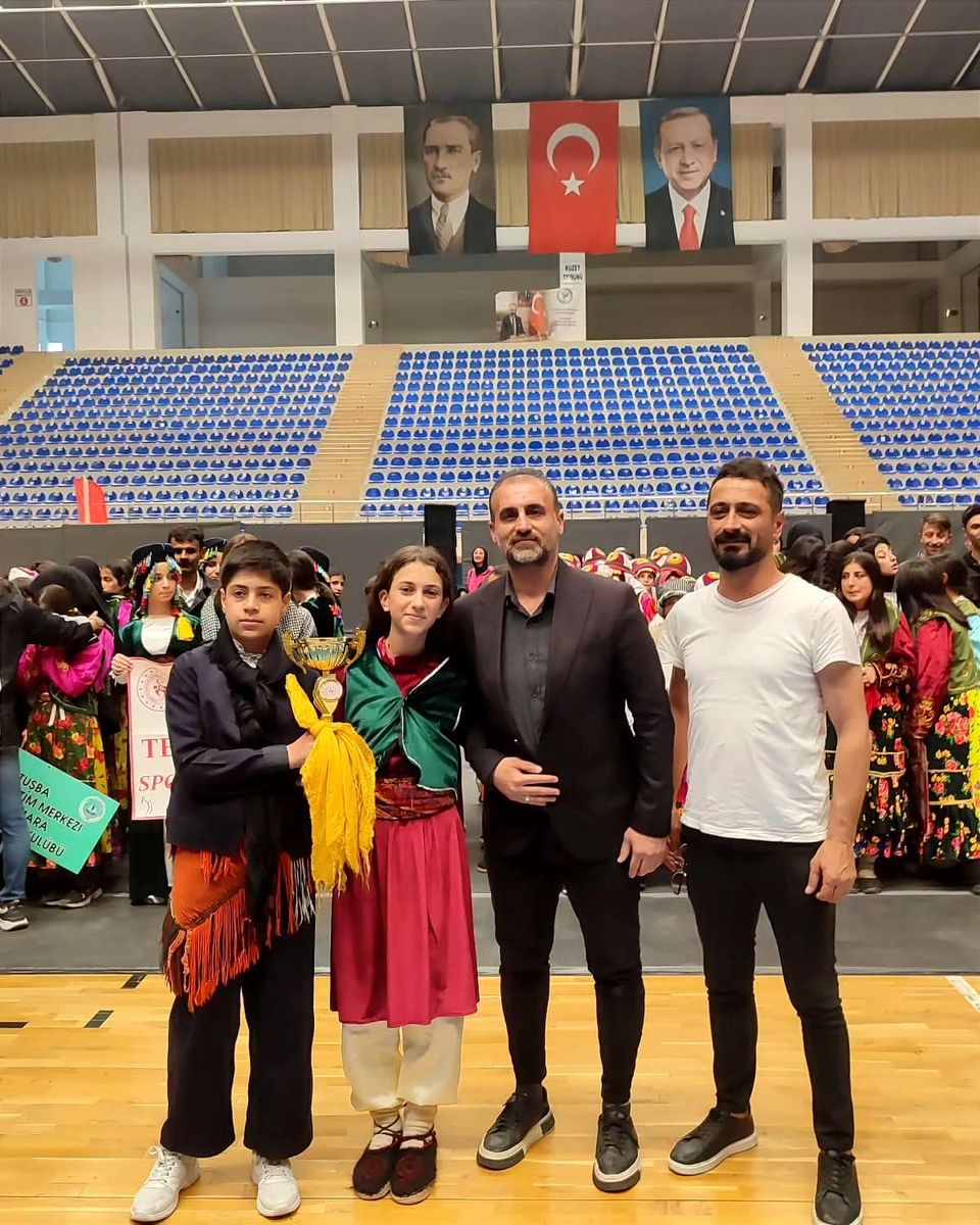 Bitlis Halkoyunları Ekibi Van Grup Yarışması'nda İkinci Oldu!